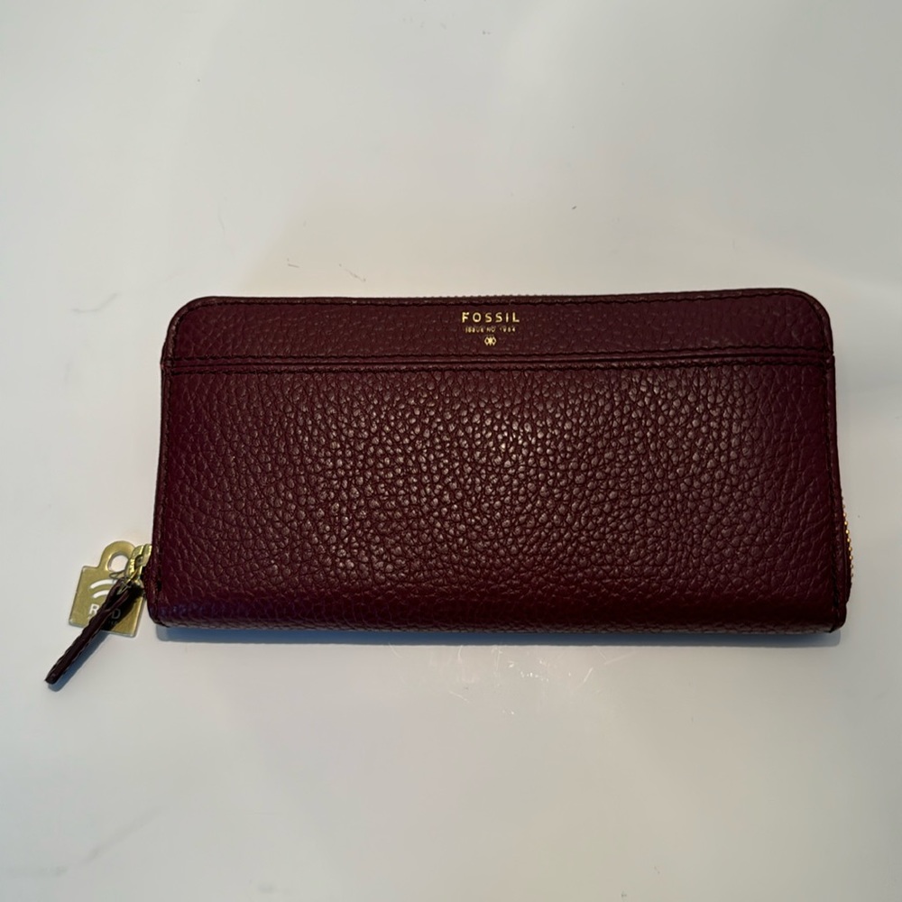 Fossil Burgundy zip around wallet- RFID NWT